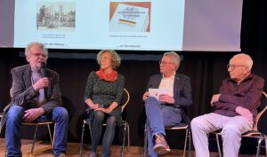 Zeitzeugen im Gespräch: Heinz Jussen (von links), Antonia Wilmes, Moderator Bernd Mathieu und Leo Frings. Foto: maja